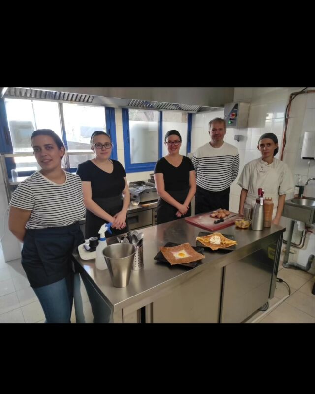 Partage de quelques souvenirs des premiers mois de la Bisquine en 2022 ✨ 
En vous souhaitant à tous une Bonne Année !
#creperie #lafleche #LaFlèche #crêperie #paysfléchois #commercelocal